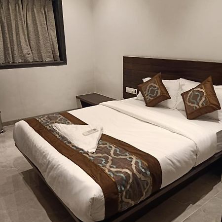 Hotel Flora Suites - Fort Mumbai Exterior photo