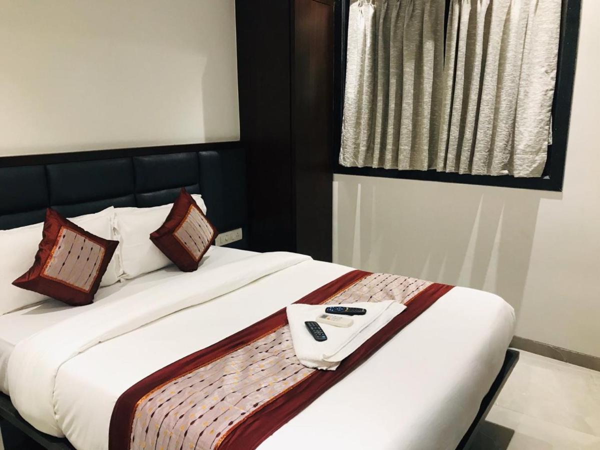 Hotel Flora Suites - Fort Mumbai Exterior photo