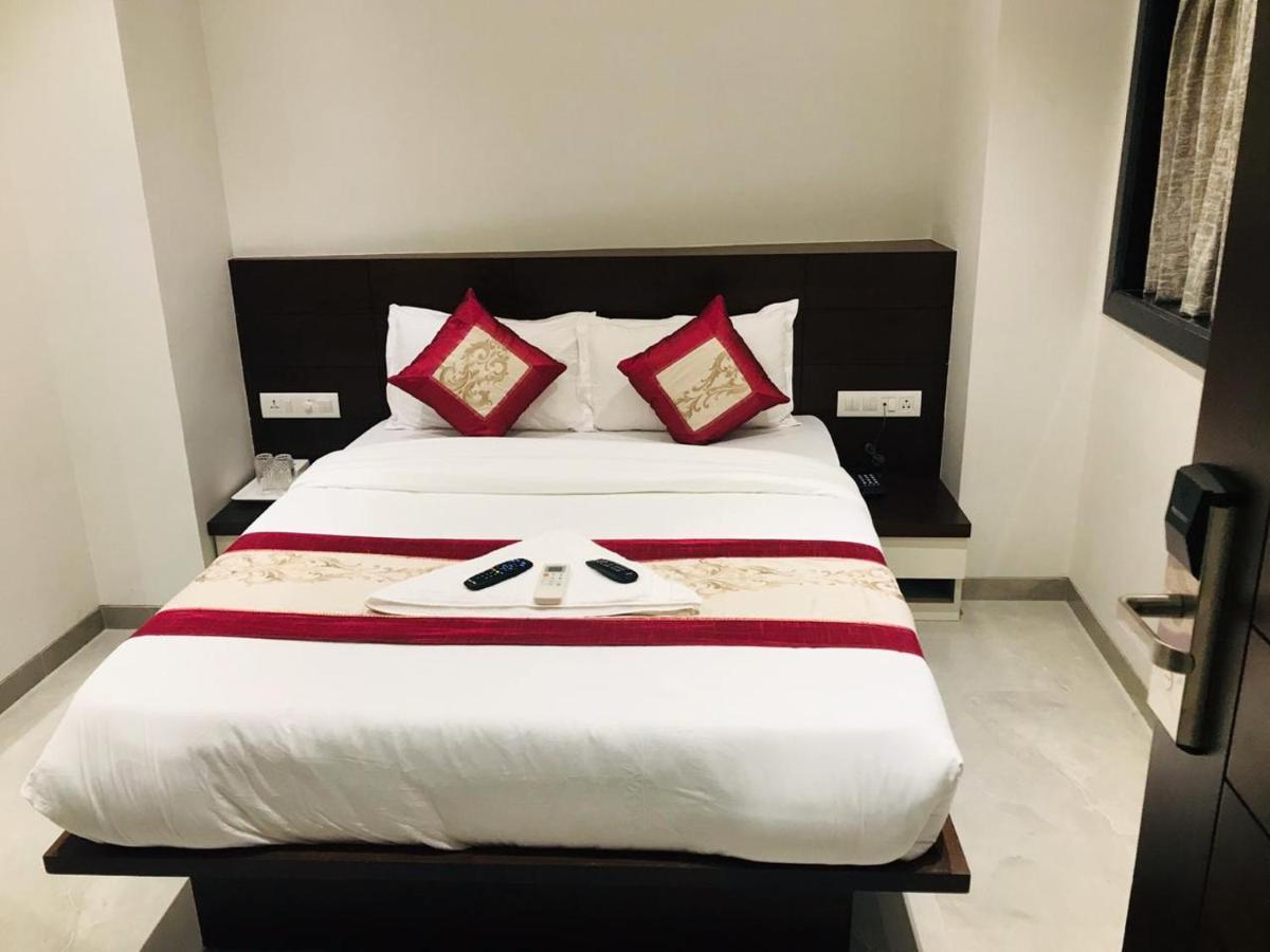 Hotel Flora Suites - Fort Mumbai Exterior photo