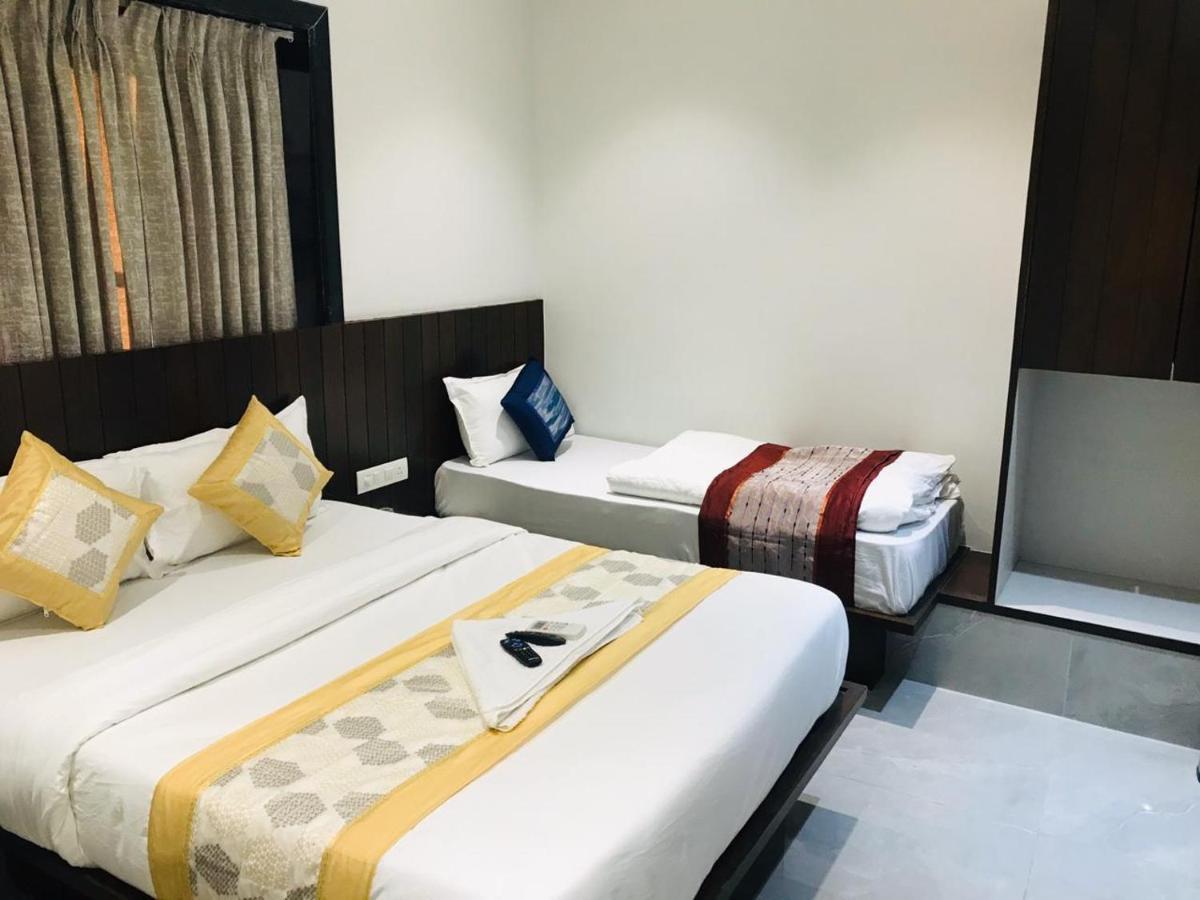 Hotel Flora Suites - Fort Mumbai Exterior photo