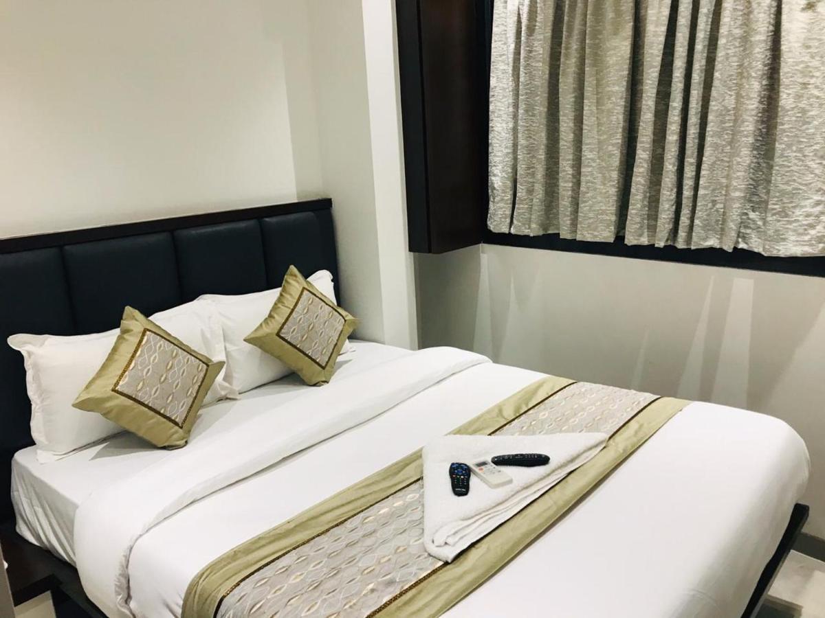 Hotel Flora Suites - Fort Mumbai Exterior photo