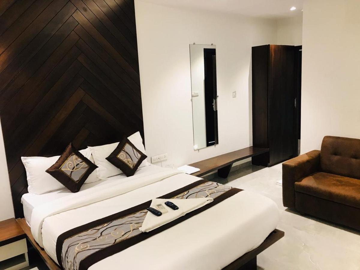 Hotel Flora Suites - Fort Mumbai Exterior photo