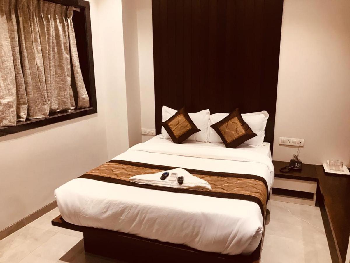 Hotel Flora Suites - Fort Mumbai Exterior photo