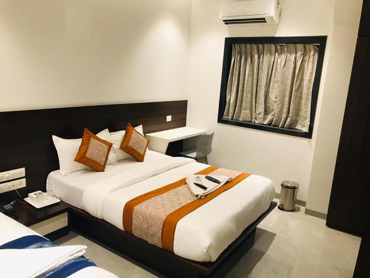 Hotel Flora Suites - Fort Mumbai Exterior photo