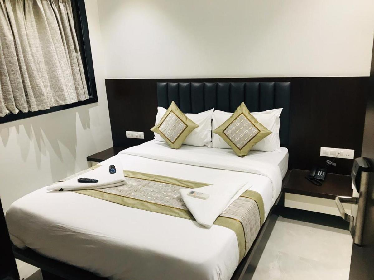 Hotel Flora Suites - Fort Mumbai Exterior photo