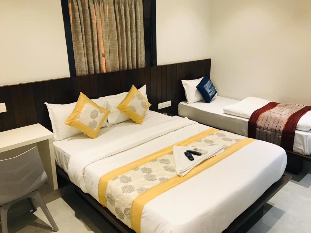 Hotel Flora Suites - Fort Mumbai Exterior photo